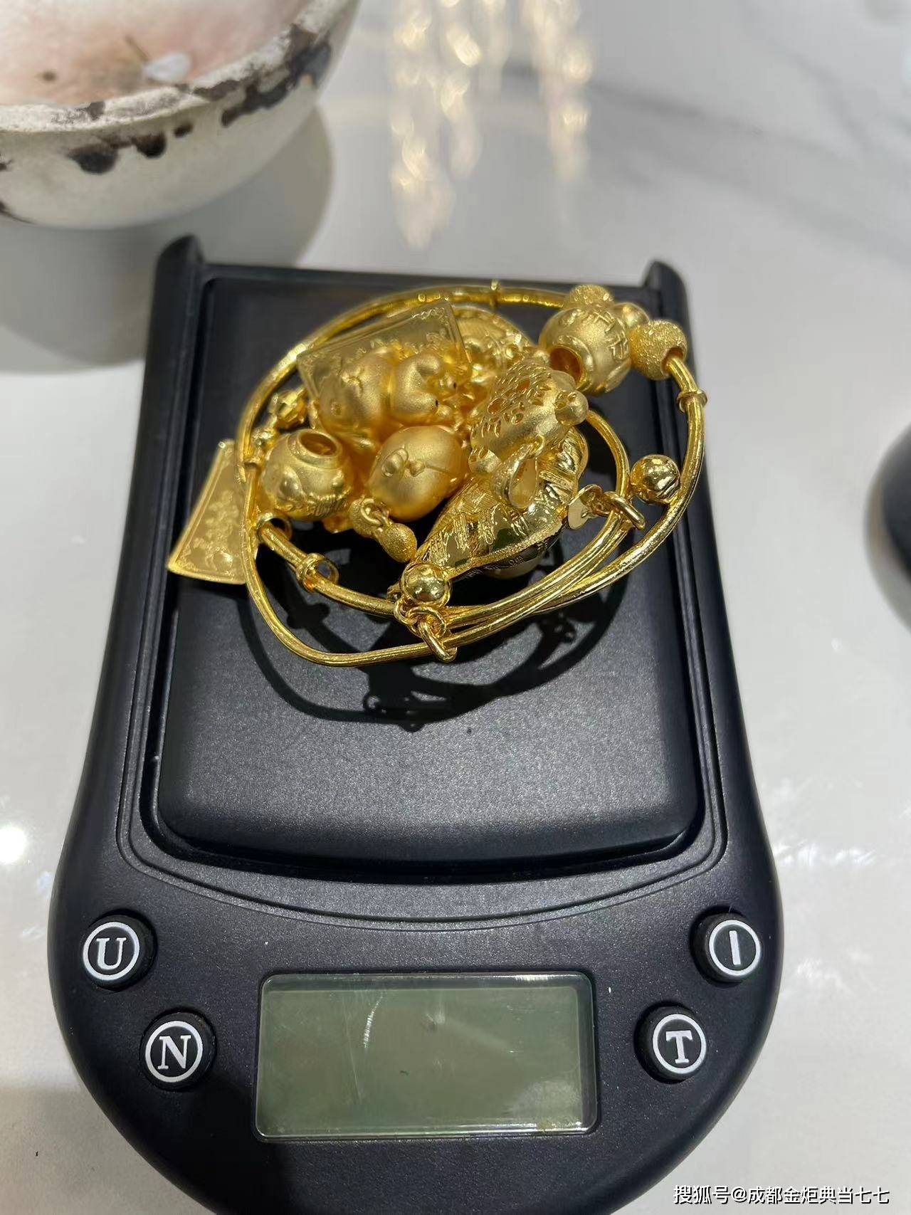 北京最新24小时上门回收金价方法分析(最方便真实的北京24小时上门回收黄金方法)